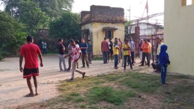 घाघरा में ट्रक की टक्कर से दो युवकों की मौत, बॉक्साइट ट्रकों की जांच की मांग