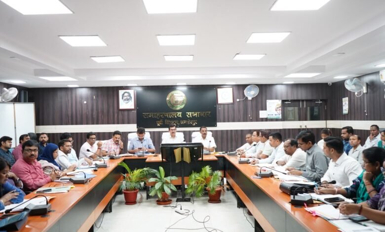 जमशेदपुर में जिला समन्वय समिति की बैठक, विकास योजनाओं की समीक्षा