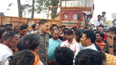 Gumla:दो युवकों की मौत के विरोध में तीन घंटे जाम रहा घाघरा-नेतरहाट मुख्य पथ, बॉक्साइट ट्रकों पर कार्रवाई की मांग Gumla:दो युवकों की मौत के विरोध में तीन घंटे जाम रहा घाघरा-नेतरहाट मुख्य पथ, बॉक्साइट ट्रकों पर कार्रवाई की मांग