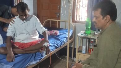 बीमार रामा ठाकुर से मिले जिला परिषद सदस्य आकाश लाल सिंह, जाना हालचाल बीमार रामा ठाकुर से मिले जिला परिषद सदस्य आकाश लाल सिंह, जाना हालचाल