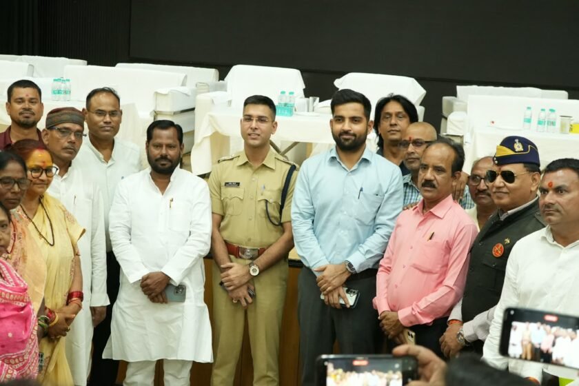 दशहरा को लेकर जिला स्तरीय शांति समिति की बैठक, सौहार्दपूर्ण माहौल में पर्व मनाने की अपील दशहरा को लेकर जिला स्तरीय शांति समिति की बैठक, सौहार्दपूर्ण माहौल में पर्व मनाने की अपील
