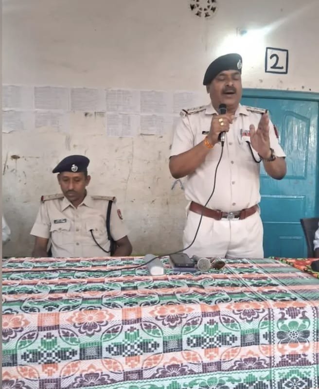 ऑपरेशन जनजागरण के तहत आरपीएफ का जागरूकता अभियान, छात्रों को रेलवे सुरक्षा के प्रति किया जागरूक ऑपरेशन जनजागरण के तहत आरपीएफ का जागरूकता अभियान, छात्रों को रेलवे सुरक्षा के प्रति किया जागरूक