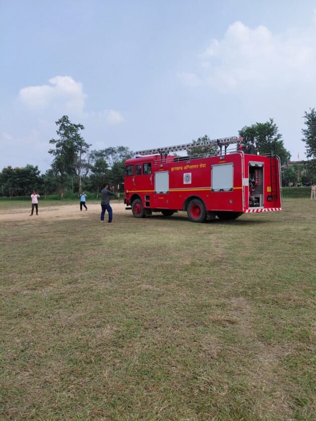 लातेहार पुलिस ने दुर्गा पूजा को लेकर किया दंगा निरोधक मॉक ड्रिल
