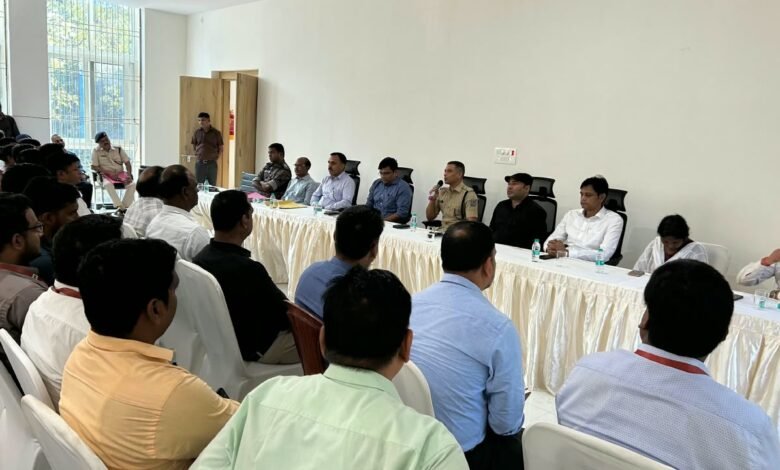 दुर्गा पूजा को लेकर पुलिस और प्रशासन अलर्ट, सुरक्षा व्यवस्था के लिए संयुक्त ब्रीफिंग दुर्गा पूजा को लेकर पुलिस और प्रशासन अलर्ट, सुरक्षा व्यवस्था के लिए संयुक्त ब्रीफिंग