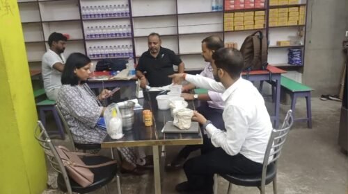 बरहरवा-बरहेट में मिठाई दुकानों और होटलों की औचक जांच, 12 खाद्य नमूने संग्रहित