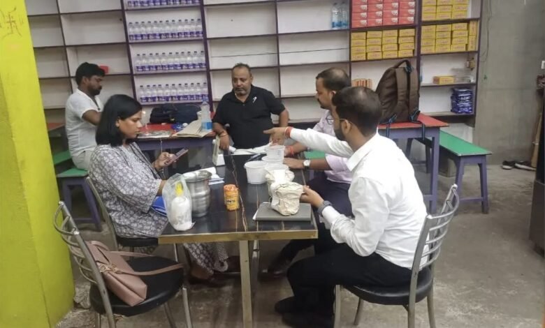 बरहरवा-बरहेट में मिठाई दुकानों और होटलों की औचक जांच, 12 खाद्य नमूने संग्रहित बरहरवा-बरहेट में मिठाई दुकानों और होटलों की औचक जांच, 12 खाद्य नमूने संग्रहित