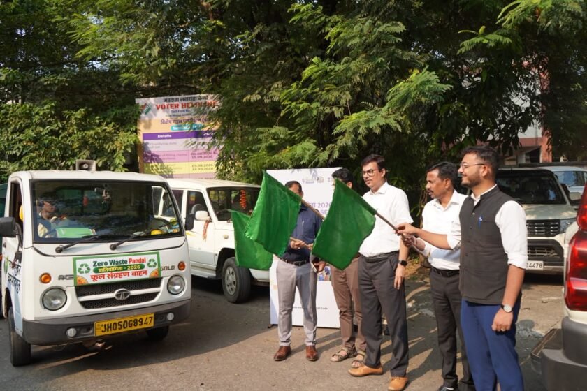 जमशेदपुर में जीरो वेस्ट पंडाल प्रतियोगिता 2026,फूल संग्रहण वाहन रवाना