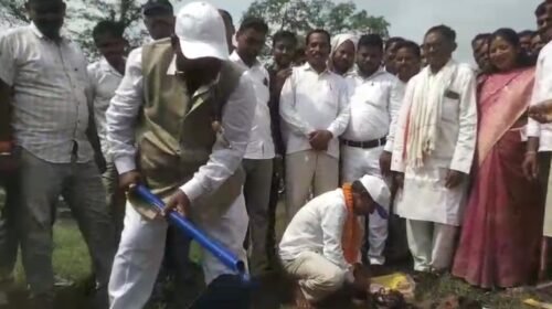 मनिका-हेरहंज मुख्य पथ पर बनेगा पुल, विधायक रामचंद्र सिंह ने किया शिलान्यास