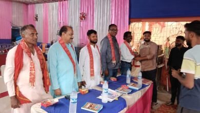 बरहरवा प्रखंड के विभिन्न पूजा पंडालों का जिला अध्यक्ष सह विधायक प्रतिनिधि ने किया दौरा बरहरवा प्रखंड के विभिन्न पूजा पंडालों का जिला अध्यक्ष सह विधायक प्रतिनिधि ने किया दौरा
