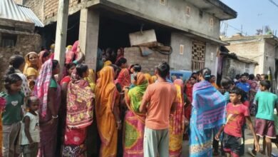 उधवा में नवविवाहित दंपती की संदिग्ध मौत, कमरे में फंदे से लटका मिला पति और जमीन पर पड़ा था पत्नी का शव