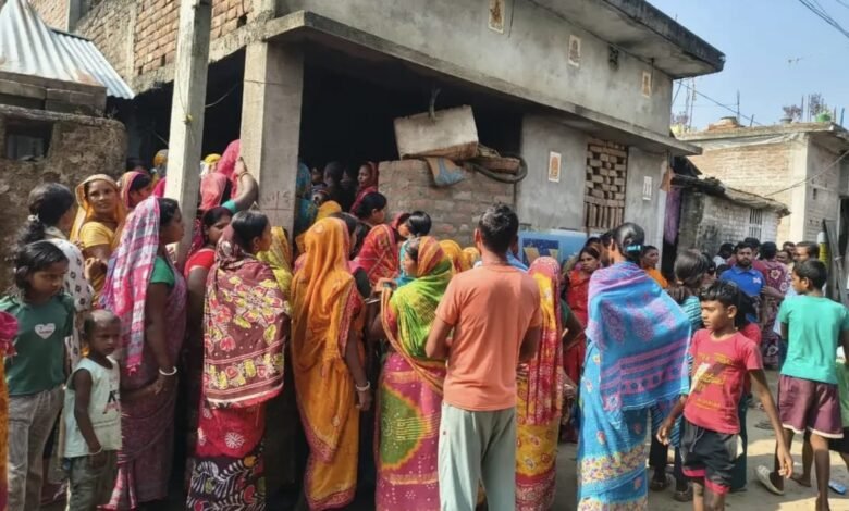 उधवा में नवविवाहित दंपती की संदिग्ध मौत, कमरे में फंदे से लटका मिला पति और जमीन पर पड़ा था पत्नी का शव