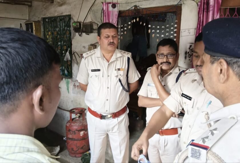 उधवा में नवविवाहित दंपती की संदिग्ध मौत, कमरे में फंदे से लटका मिला पति और जमीन पर पड़ा था पत्नी का शव