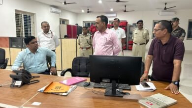 Latehar:दुर्गा पूजा को लेकर प्रशासन अलर्ट, डीडीसी ने देर रात जिला नियंत्रण कक्ष का किया औचक निरीक्षण Latehar:दुर्गा पूजा को लेकर प्रशासन अलर्ट, डीडीसी ने देर रात जिला नियंत्रण कक्ष का किया औचक निरीक्षण