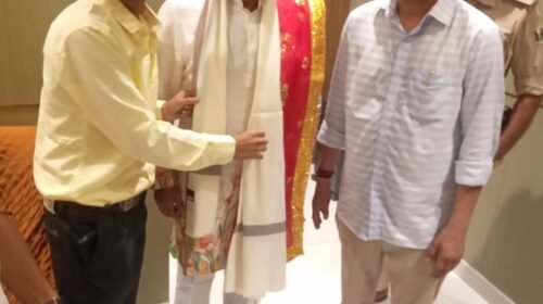 भोजपुरी सुपरस्टार एवं सांसद मनोज तिवारी को अंतरराष्ट्रीय खिलाड़ी हरिमोहन सिंह ने किया सम्मानित