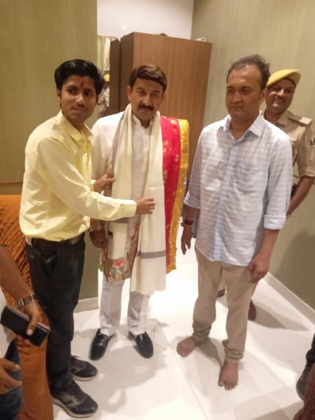 भोजपुरी सुपरस्टार एवं सांसद मनोज तिवारी को अंतरराष्ट्रीय खिलाड़ी हरिमोहन सिंह ने किया सम्मानित