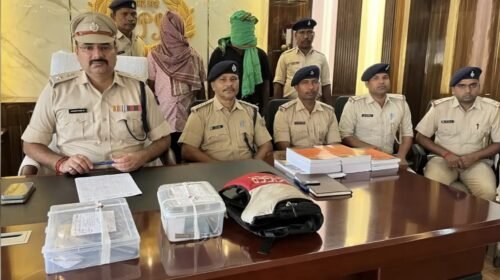 पाकुड़ में राशन दुकान लूटकांड के दो आरोपी गिरफ्तार, हथियार और अपाची बाइक बरामद