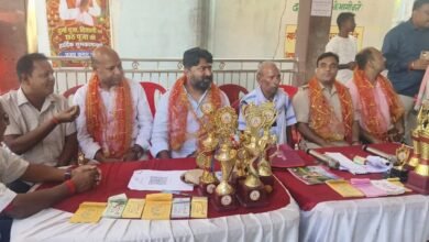 मंगलहाट दुर्गोत्सव में पहुंचे सांसद विजय हांसदा और विधायक एमटी राजा, मां दुर्गा के दरबार में टेका माथा मंगलहाट दुर्गोत्सव में पहुंचे सांसद विजय हांसदा और विधायक एमटी राजा, मां दुर्गा के दरबार में टेका माथा