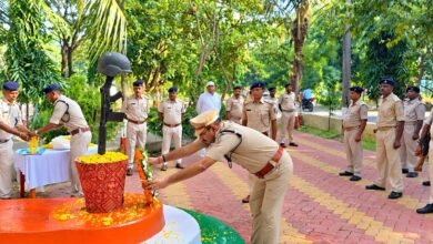 पाकुड़ में शहीद पुलिसकर्मियों को सलाम, देशभर के 154 वीरों को दी गई श्रद्धांजलि पाकुड़ में शहीद पुलिसकर्मियों को सलाम, देशभर के 154 वीरों को दी गई श्रद्धांजलि