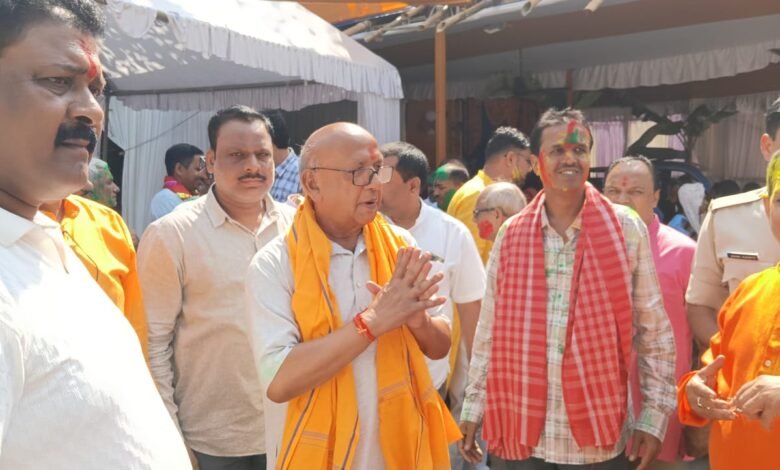बर्मामाइंस ईस्ट प्लांट बस्ती में विधायक सरयू राय का भव्य स्वागत, अंगवस्त्र और तलवार भेंट कर किया सम्मानित बर्मामाइंस ईस्ट प्लांट बस्ती में विधायक सरयू राय का भव्य स्वागत, अंगवस्त्र और तलवार भेंट कर किया सम्मानित