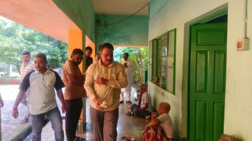 बर्मामाइंस के हिंद आश्रम में विधायक सरयू राय ने जरूरतमंद परिवारों के बीच बांटी खाद्य सामग्री
