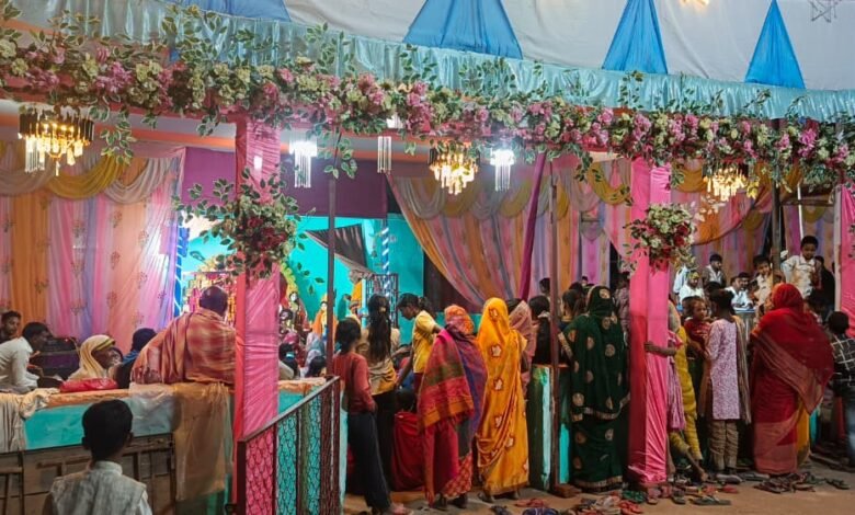 मनिका प्रखंड में शांतिपूर्ण तरीके से संपन्न हुआ दशहरा पर्व, मां दुर्गा की प्रतिमाओं का किया गया विसर्जन मनिका प्रखंड में शांतिपूर्ण तरीके से संपन्न हुआ दशहरा पर्व, मां दुर्गा की प्रतिमाओं का किया गया विसर्जन