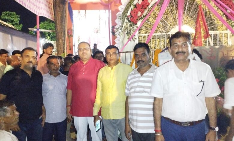 Gomiya:सिंदूर खेला के साथ बंग समाज ने दी माँ दुर्गा को विदाई Gomiya:सिंदूर खेला के साथ बंग समाज ने दी माँ दुर्गा को विदाई