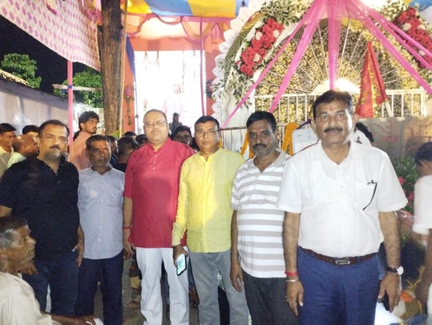 Gomiya:सिंदूर खेला के साथ बंग समाज ने दी माँ दुर्गा को विदाई Gomiya:सिंदूर खेला के साथ बंग समाज ने दी माँ दुर्गा को विदाई