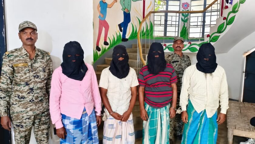 पाकुड़ में गौ हत्या मामले में पुलिस का बड़ा एक्शन, ईंट भट्ठे का मैनेजर और मुंशी समेत चार गिरफ्तार पाकुड़ में गौ हत्या मामले में पुलिस का बड़ा एक्शन, ईंट भट्ठे का मैनेजर और मुंशी समेत चार गिरफ्तार