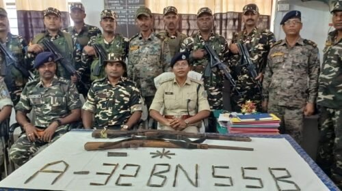लातेहार:पुलिस और SSB का संयुक्त सर्च अभियान, हथियारों व आईईडी से जुड़े सामान बरामद