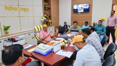 लिट्टीपाड़ा में मनरेगा योजनाओं की समीक्षा, लंबित कार्यों में तेजी लाने का बीडीओ संजय कुमार ने दिया निर्देश