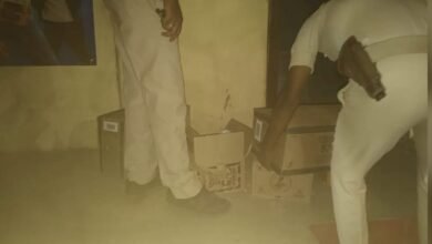 साहिबगंज में शराब दुकानें बंद, फिर भी गली से मिले विदेशी शराब के 4 कार्टून, पुलिस जांच में जुटी