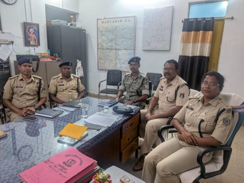 महुआडांड़ में झारखंड-छत्तीसगढ़ पुलिस की बैठक, नक्सल गतिविधियों और तस्करी पर होगी निगरानी