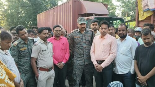 घाघरा सड़क हादसे में दो की मौत, 50 लाख मुआवजे की मांग पर मुख्य मार्ग जाम