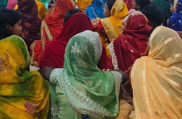 मयूरकोला में लक्खी पूजा संपन्न,शरद पूर्णिमा पर चांदनी में रखी खीर मयूरकोला में लक्खी पूजा संपन्न,शरद पूर्णिमा पर चांदनी में रखी खीर