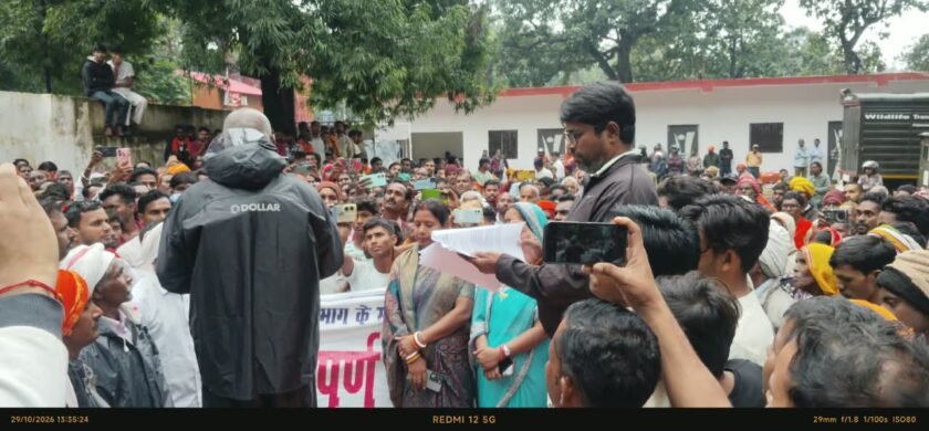 पलामू किला रोड से बैरियर हटाने की मांग,30 दिन का अल्टीमेटम