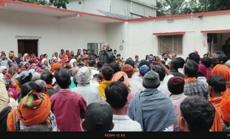 पलामू किला रोड से बैरियर हटाने की मांग,30 दिन का अल्टीमेटम