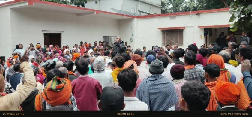 पलामू किला रोड से बैरियर हटाने की मांग,30 दिन का अल्टीमेटम