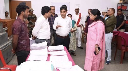 जाति प्रमाणपत्र में देरी पर डीसी सख्त,बोले- मतदाताओं की परेशानी तत्काल दूर करें