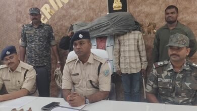 चंदवा में रंगदारी की साजिश नाकाम,हथियार के साथ तीन आरोपी गिरफ्तार