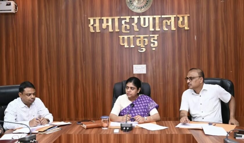 Pakud News:सरकारी स्कूलों में शत-प्रतिशत उपस्थिति सुनिश्चित करें : डीसी Pakud News:सरकारी स्कूलों में शत-प्रतिशत उपस्थिति सुनिश्चित करें : डीसी