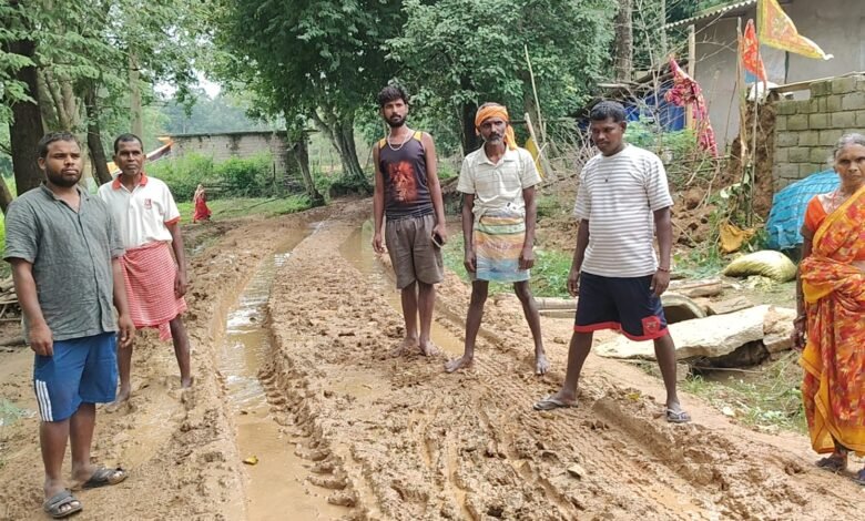 गुनिया में सड़क निर्माण की गुणवत्ता पर ग्रामीणों ने उठाए सवाल गुनिया में सड़क निर्माण की गुणवत्ता पर ग्रामीणों ने उठाए सवाल