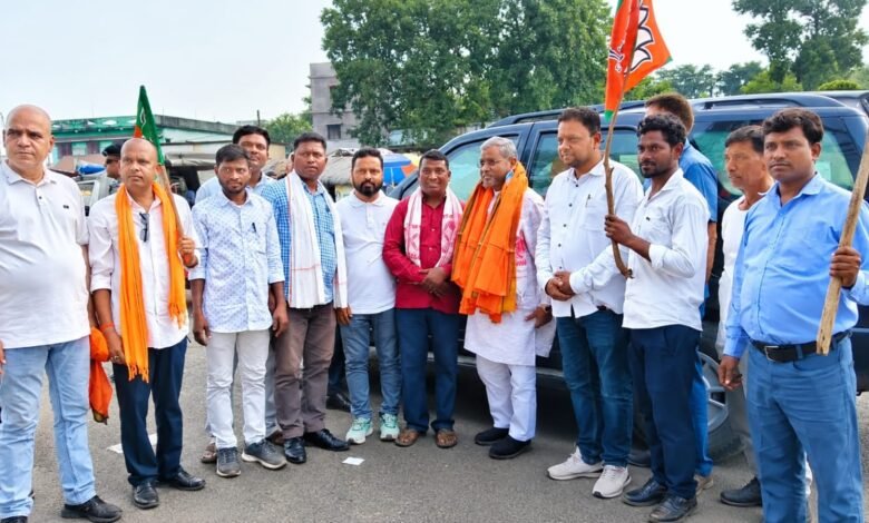 Littipada :लिट्टीपाड़ा में बाबूलाल मरांडी का जोरदार स्वागत, शहीदों को नमन के बाद कार्यकर्ताओं को दिया संगठन मजबूत करने का मंत्र Littipada :लिट्टीपाड़ा में बाबूलाल मरांडी का जोरदार स्वागत, शहीदों को नमन के बाद कार्यकर्ताओं को दिया संगठन मजबूत करने का मंत्र