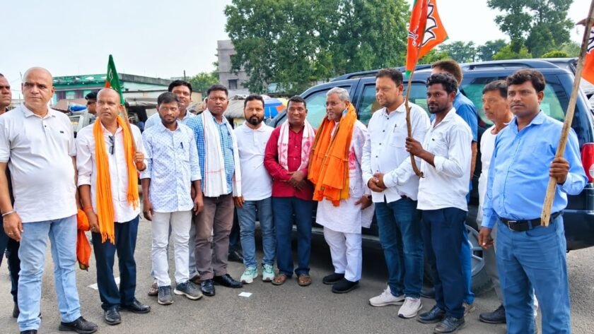 Littipada :लिट्टीपाड़ा में बाबूलाल मरांडी का जोरदार स्वागत, शहीदों को नमन के बाद कार्यकर्ताओं को दिया संगठन मजबूत करने का मंत्र Littipada :लिट्टीपाड़ा में बाबूलाल मरांडी का जोरदार स्वागत, शहीदों को नमन के बाद कार्यकर्ताओं को दिया संगठन मजबूत करने का मंत्र