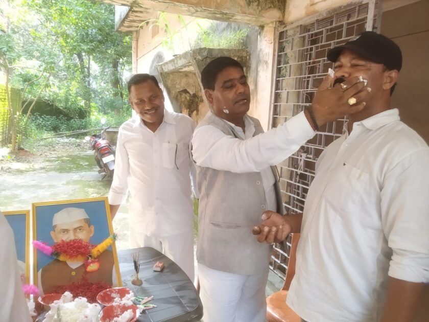 मनिका कांग्रेस कार्यालय में गांधी-शास्त्री जयंती मनाई गई मनिका कांग्रेस कार्यालय में गांधी-शास्त्री जयंती मनाई गई