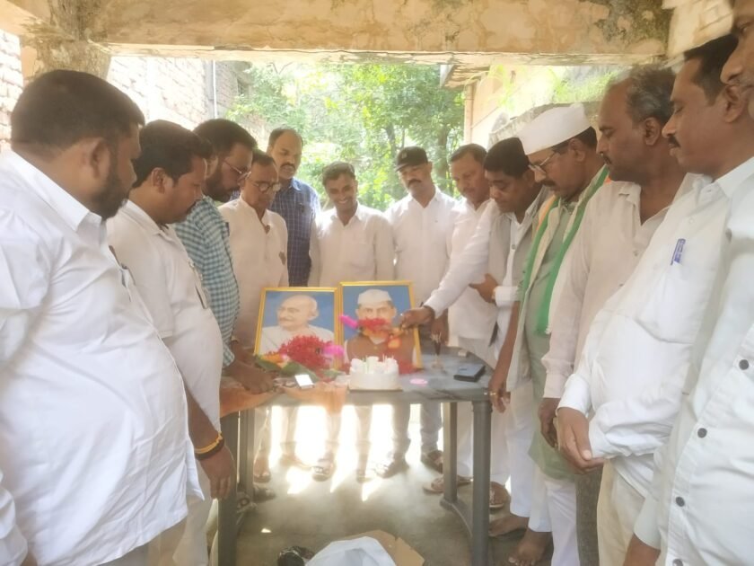 मनिका कांग्रेस कार्यालय में गांधी-शास्त्री जयंती मनाई गई मनिका कांग्रेस कार्यालय में गांधी-शास्त्री जयंती मनाई गई