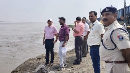 बदली धारा से कटाव तेज, दूसरे दिन भी मौके पर डटे डीआरएम