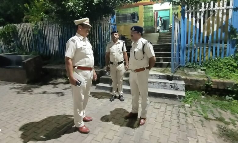 तीनपहाड़ स्टेशन का औचक निरीक्षण, सुरक्षा व्यवस्था परखी तीनपहाड़ स्टेशन का औचक निरीक्षण, सुरक्षा व्यवस्था परखी
