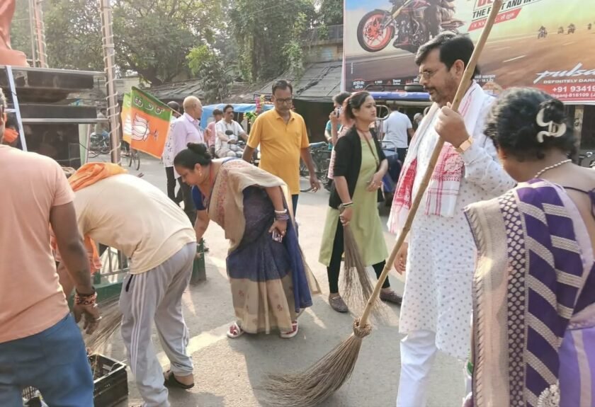 साहिबगंज में भाजपा कार्यकर्ताओं ने चलाया स्वच्छता अभियान साहिबगंज में भाजपा कार्यकर्ताओं ने चलाया स्वच्छता अभियान