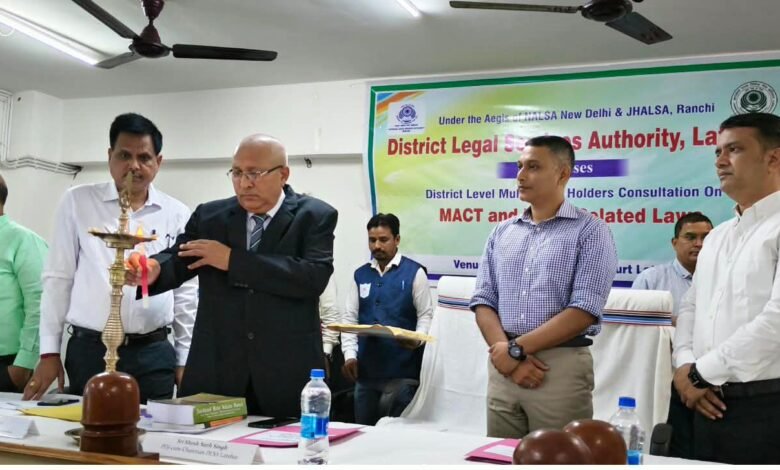 एमएसीटी व एनडीपीएस मामलों में पुलिस की भूमिका संवेदनशील और महत्वपूर्ण : शेषनाथ सिंह एमएसीटी व एनडीपीएस मामलों में पुलिस की भूमिका संवेदनशील और महत्वपूर्ण : शेषनाथ सिंह