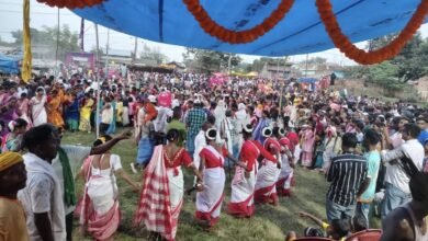 मदन शाही के छाता मेले में उमड़ा जनसैलाब,आदिवासी परंपरा के बीच दिखी भाईचारे की खूबसूरत तस्वीर मदन शाही के छाता मेले में उमड़ा जनसैलाब,आदिवासी परंपरा के बीच दिखी भाईचारे की खूबसूरत तस्वीर